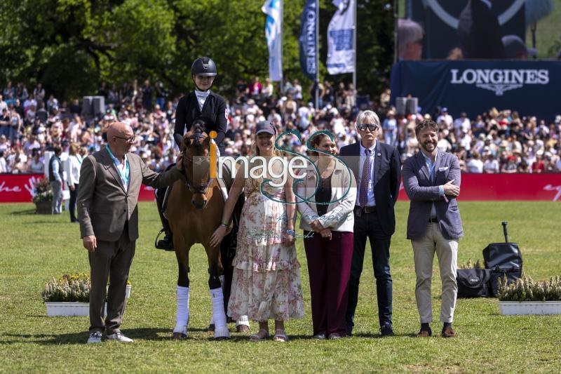 dressage PrizeGiving_Hamburg_20240512_SS350532.jpg